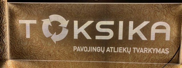 Šviečiantis logotipas, graviruotas, les apšvietimas